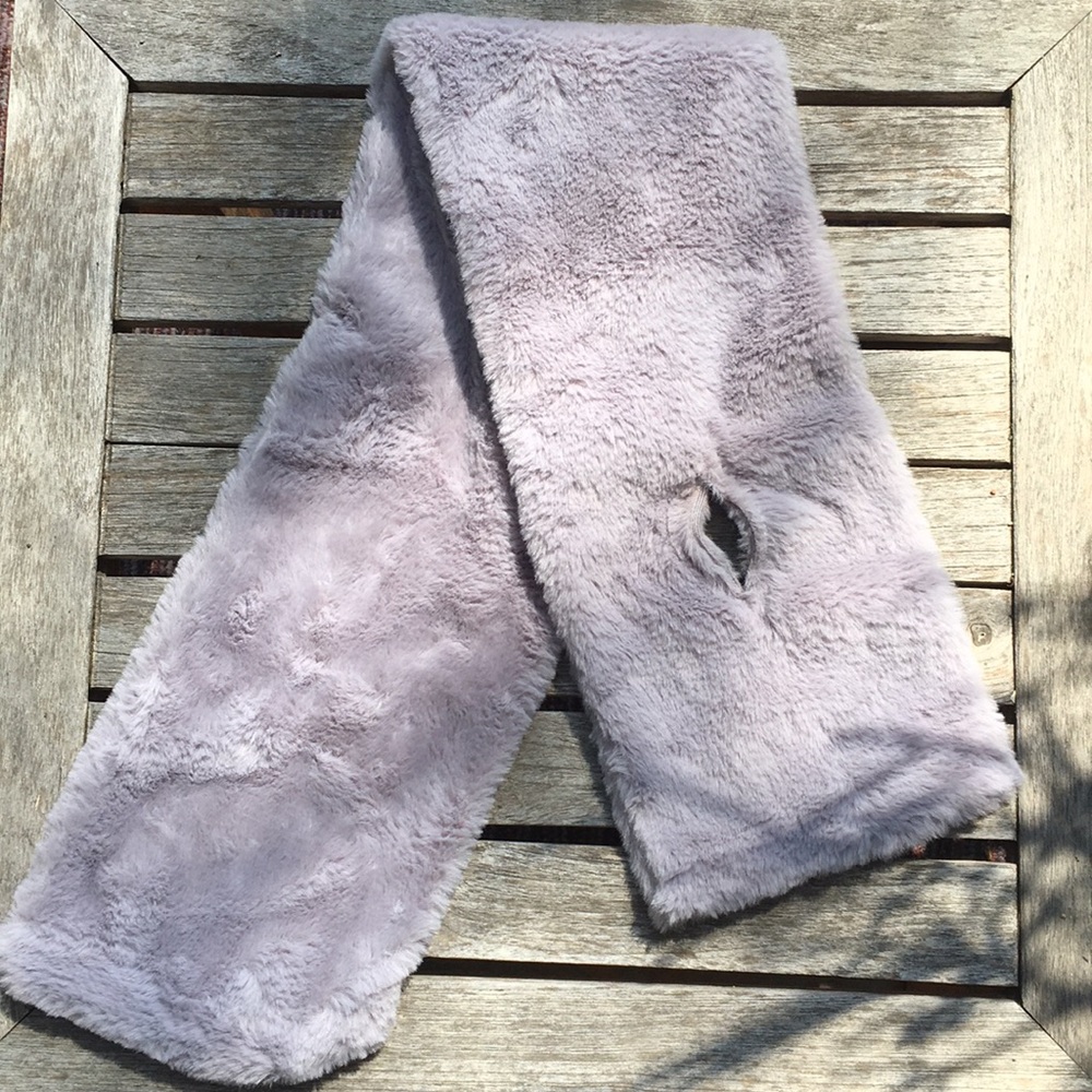 New! Gray Faux Fur Scarf - Picture 3 of 3